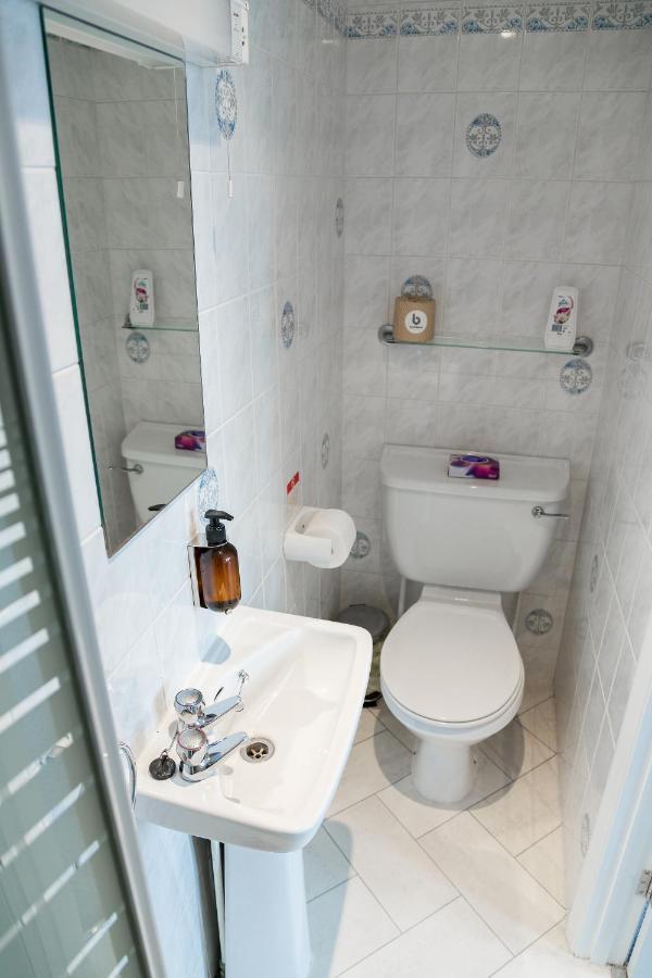 Kingsway Guesthouse - A Selection Of Single, Double And Family Rooms In A Central Location Scarborough Ngoại thất bức ảnh