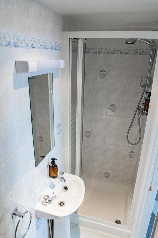 Kingsway Guesthouse - A Selection Of Single, Double And Family Rooms In A Central Location Scarborough Ngoại thất bức ảnh