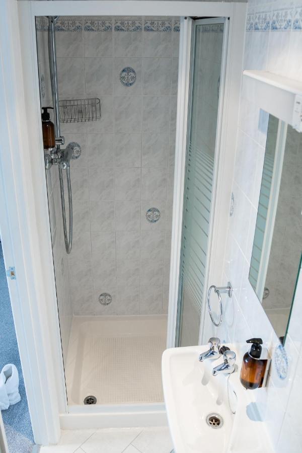 Kingsway Guesthouse - A Selection Of Single, Double And Family Rooms In A Central Location Scarborough Ngoại thất bức ảnh