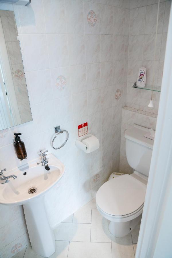 Kingsway Guesthouse - A Selection Of Single, Double And Family Rooms In A Central Location Scarborough Ngoại thất bức ảnh