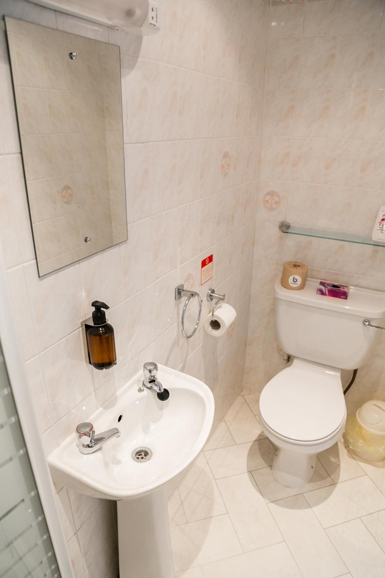 Kingsway Guesthouse - A Selection Of Single, Double And Family Rooms In A Central Location Scarborough Ngoại thất bức ảnh